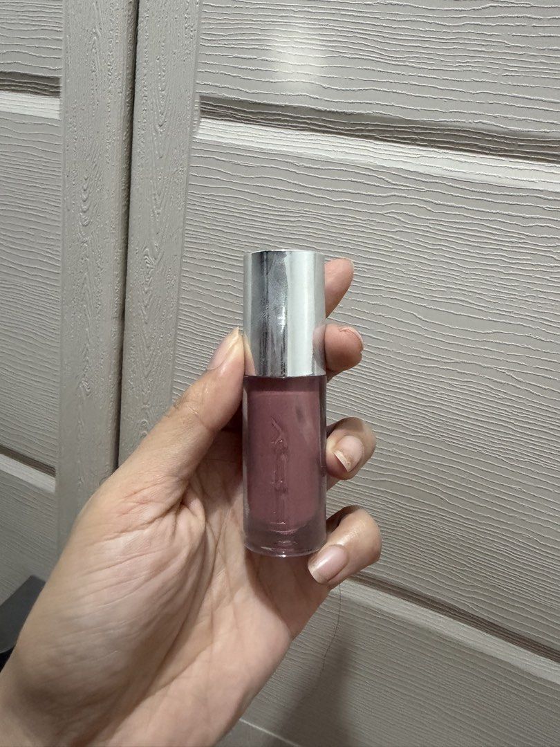 Issy Lip Gloss "Cowgirl" (Category: Makeup) located in Davao. Submitted by fabdeclutter (Listing ID 1462212402, Image 1). Description: - Brand: Issy - Product: Lip Gloss - Shade: Cowgirl - Color: Dusty rose - Finish: Shiny, fat gloss - Application: Easy to apply - Best for: Everyday wear, subtle pop of color.