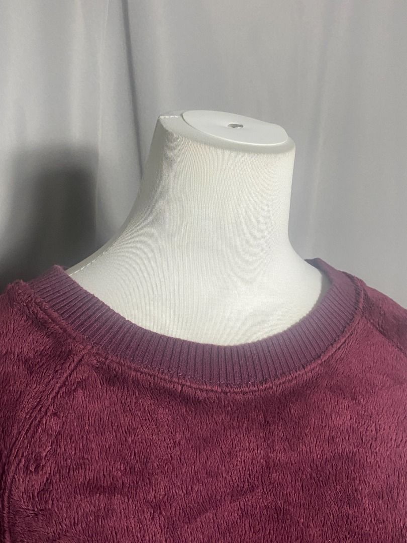 Izzue Maroon Fluffy sweater (Category: Longsleeves) located in Las Pinas. Submitted by ipickyou (Listing ID 1462183724, Image 3). Description: Unwashed Condition: 10/10 𝗠𝗲𝗮𝘀𝘂𝗿𝗲𝗺𝗲𝗻𝘁𝘀 𝘄𝗵𝗲𝗻 𝗹𝗮𝗶𝗱 𝗳𝗹𝗮𝘁: -Armpit to armpit: 22” -Length: 29” .