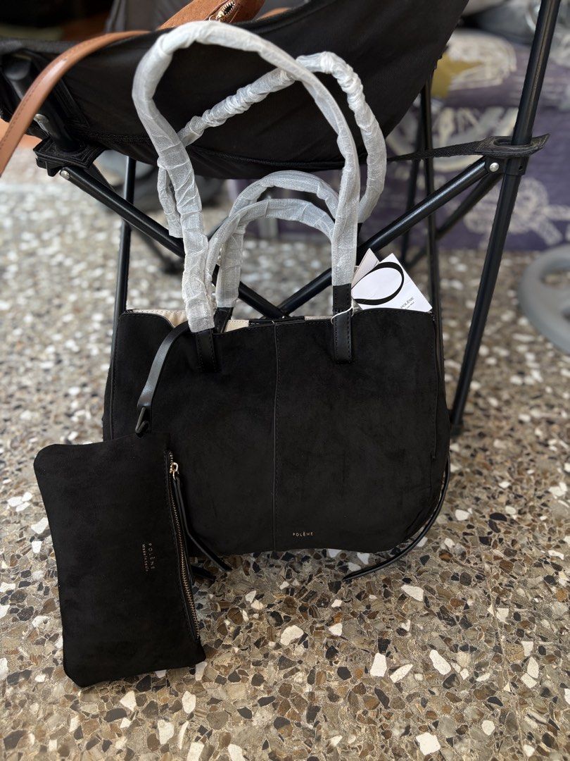 JACKPOT ALING POLE_NE APAKA GANDA MEDIUM TOTE (Category: Tote Bags) located in Tagum. Submitted by jademarch (Listing ID 1462159238, Image 2). Description: 1500-2500 PO ITO SA IBA MEDIUM KASYA MARAMING BAGAY SA BAG TOTE AND HAND BAG MAKAPAL MATIBAY SUEDE MATERIAL APAKA SOLID NAG IISA WITH THICK DRAWSRTRING DUSTBAG.