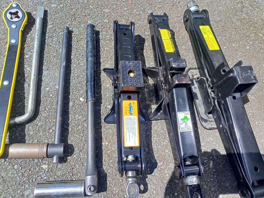 Jacks and tirings (Category: Other Automotive Parts and Accessories) located in Quezon City. Submitted by lfrddd (Listing ID 1462198498, Image 1). Description: jacks and tirings php 6500 for take all price will vary depending on how many you'll take.