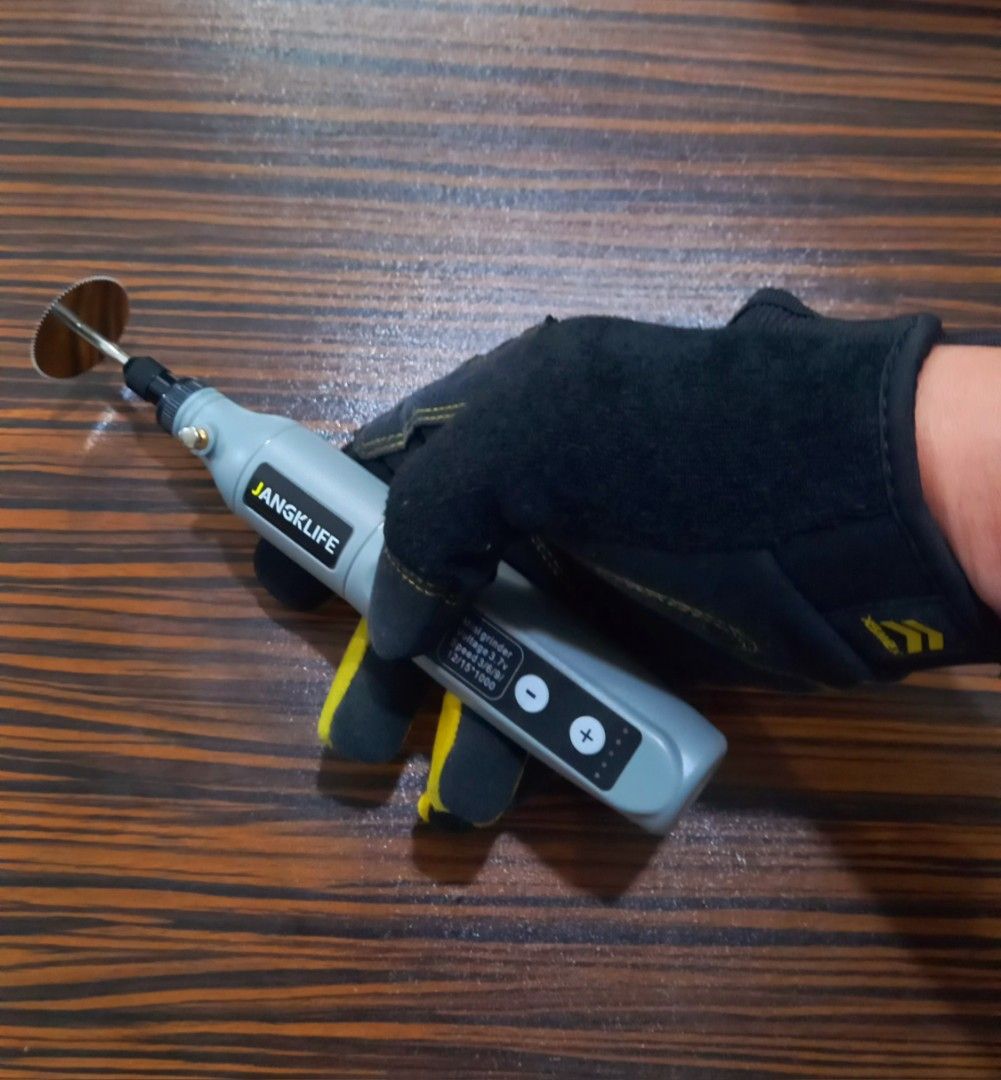 JangKlife V.2 Handheld Rotary Power Tool (Category: Construction Tools & Equipment) located in Antipolo. Submitted by fastlane8moto (Listing ID 1462236911, Image 2). Description: Jangklife V.2 Handheld Rotary Power Tool 🔧 Jewelry Drilling Porting Sandiing, etc A multi tool latest model with 2kmah battery capacity. larger motor larger grip high capacity battery with led lights when you need it 👍 With an extra 2 speed up to 12 to 15k rpm The litt