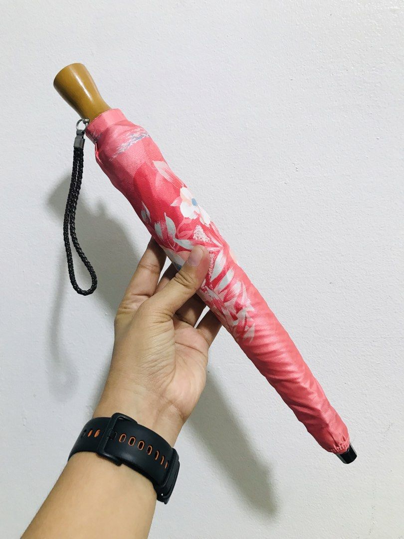JAPAN UMBRELLA (Category: Umbrellas) located in Gamu. Submitted by 2022bagsbunny (Listing ID 1462064563, Image 1). Description: .
