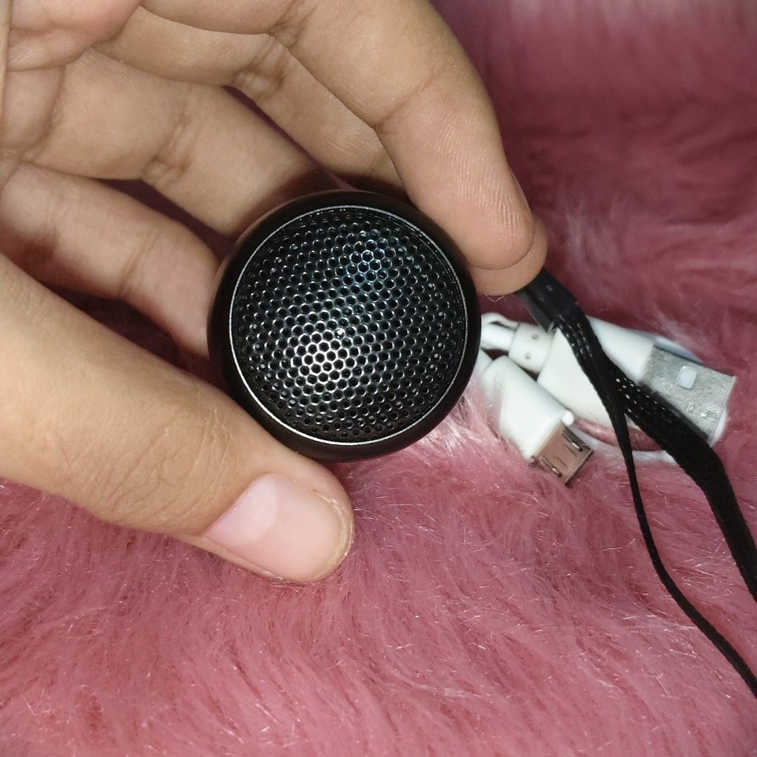 JBL Mini Wireless Speaker (Category: Soundbars, Speakers & Amplifiers) located in Muntinlupa City. Submitted by jemmypags (Listing ID 1462208462, Image 3). Description: tested and working, no issues include 1 small cable charger coin sized aluminum speaker can be used as remote shutter rechargeable, Bluetooth no box, what you see what you get..