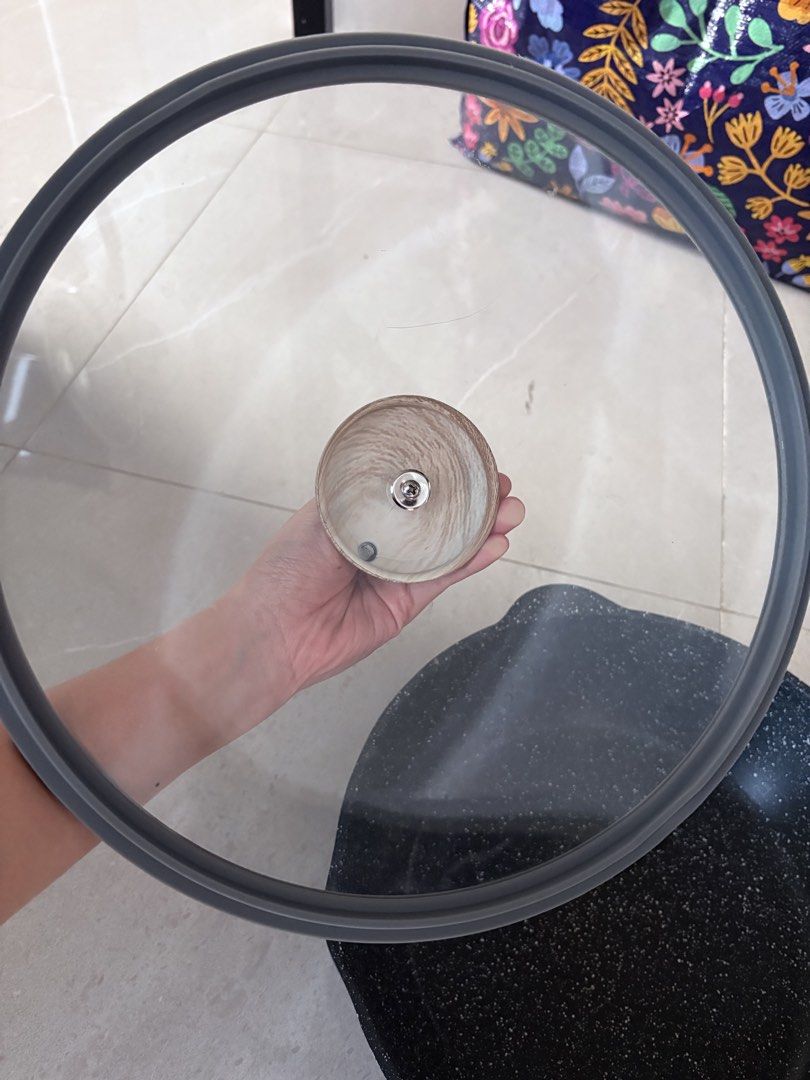 Jeetee Non Stick Deep Frying Pan (Category: Cookware & Accessories) located in Manila. Submitted by shoppingacc1 (Listing ID 1462107483, Image 3). Description: -Used for less than 5x -Still in pristine condition -Last price posted.