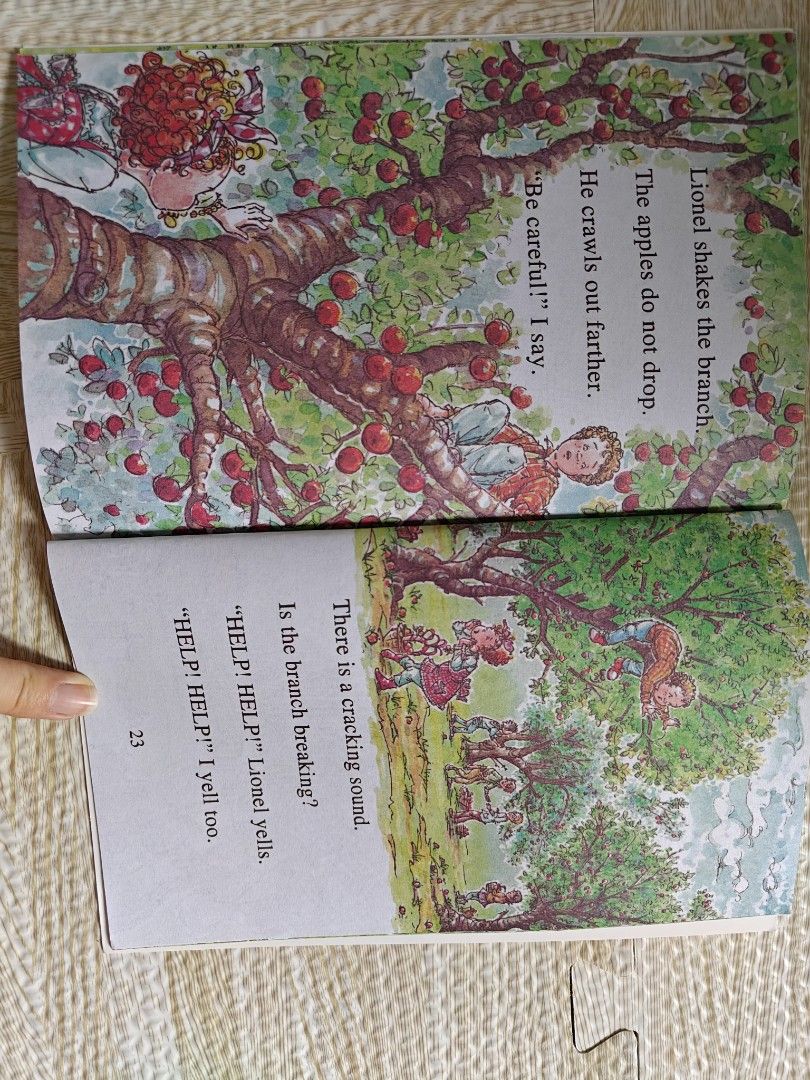 JoJo & Fancy Nancy I Can Read! Book Set （分類：兒童書籍）位於 Hong Kong。 由 wwgoodluck123 提交（商品編號 1462102497，圖片 2）。簡介： Condition 9.9/10 Selling a set of JoJo and Fancy Nancy I Can Read! books. Great for young readers. Some books are from the JoJo series, others are Fancy Nancy. Perfect for building reading skills. Lots of fun stories inside.。