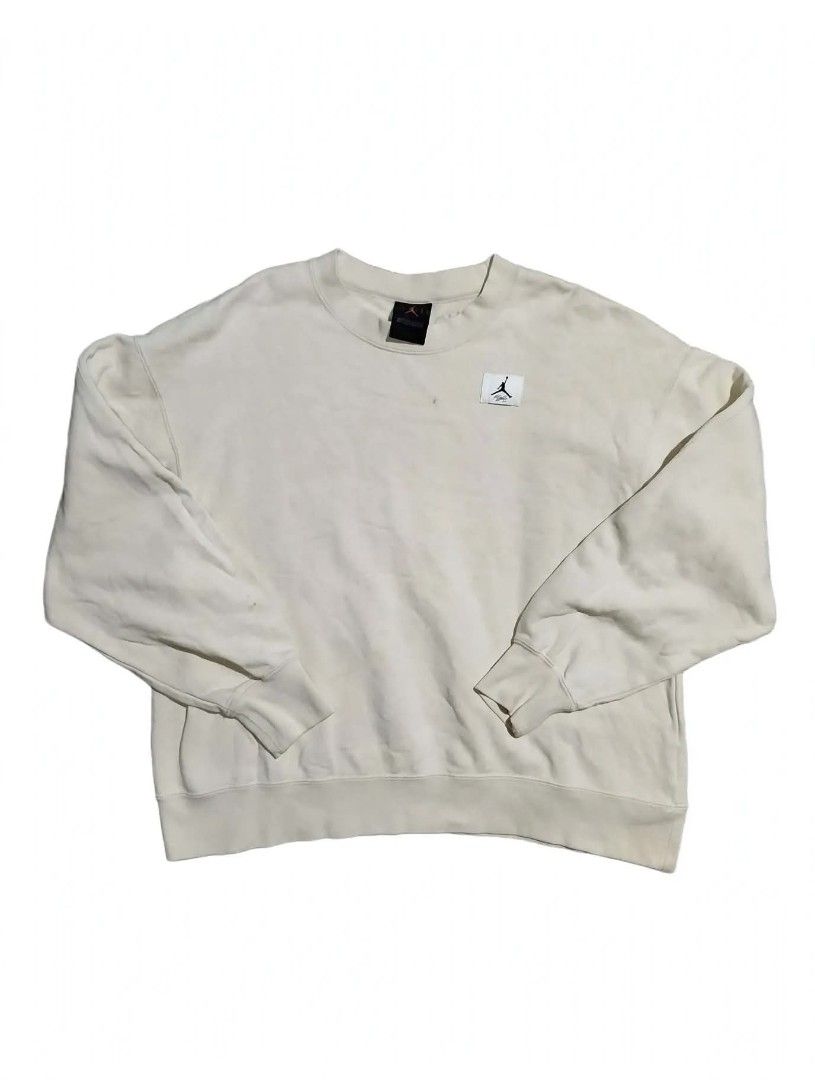 Jordan Flight 🔥 (Category: Coats, Jackets and Outerwear) located in Cadiz. Submitted by lyle_ejes0120 (Listing ID 1462144050, Image 1). Description: Jordan flight long sleeve 🔥 Size M on tag Excellent condition Color rate 9.5/10 Washable stain. No issues .