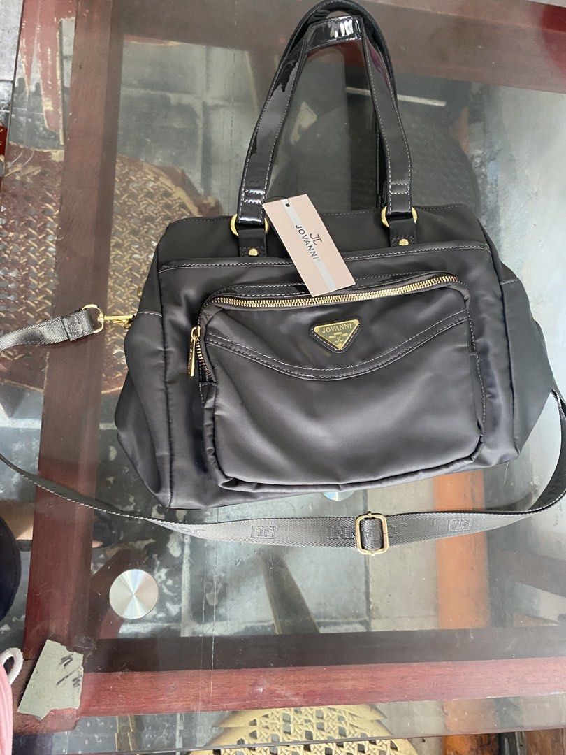 Jovanni sling/shoulder bag (Category: Shoulder Bags) located in Las Pinas. Submitted by yel_olshoppe (Listing ID 1462090079, Image 3). Description: Brand new p po with tag Ndi po nagamit Jovanni brand Maraming compartment 800 nlng po Pulanglupa uno naga rd Las Pinas City.