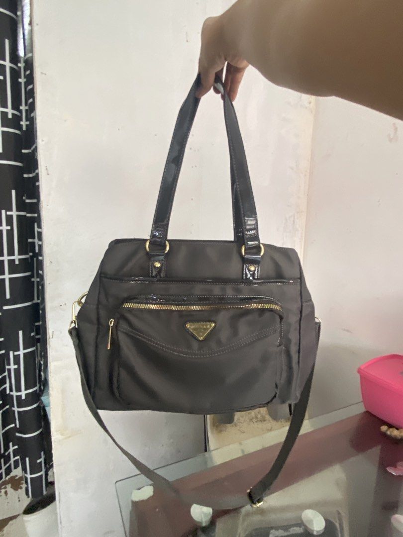 Jovanni sling/shoulder bag (Category: Shoulder Bags) located in Las Pinas. Submitted by yel_olshoppe (Listing ID 1462090079, Image 1). Description: Brand new p po with tag Ndi po nagamit Jovanni brand Maraming compartment 800 nlng po Pulanglupa uno naga rd Las Pinas City.