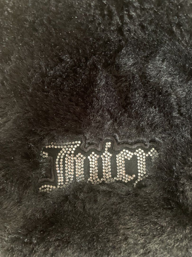 juicy couture mini bagpack bought in UK (Category: Backpacks) located in Manila. Submitted by slayandchic (Listing ID 1462195594, Image 3). Description: in excellent condition original first owner with sling and coin purse.