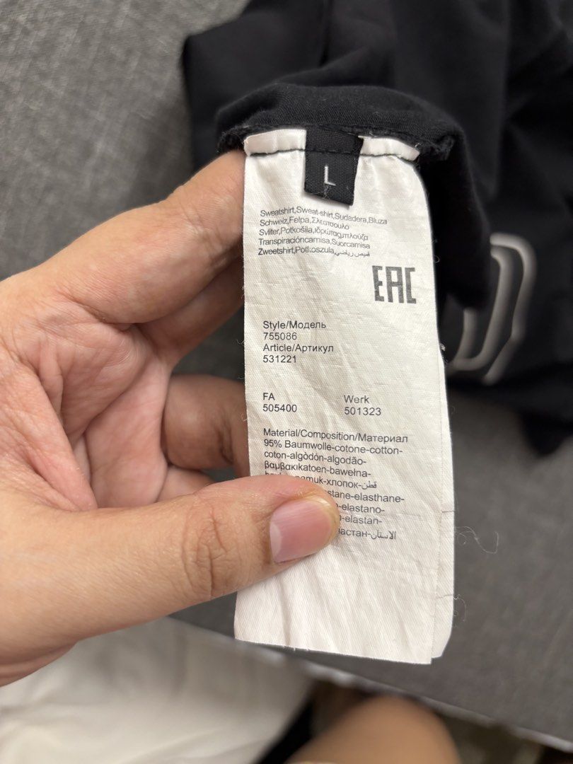 Karl Lagerfeld Black Shirt (Category: Shirts) located in San Fernando. Submitted by kayemanalac_05 (Listing ID 1462109559, Image 3). Description: .