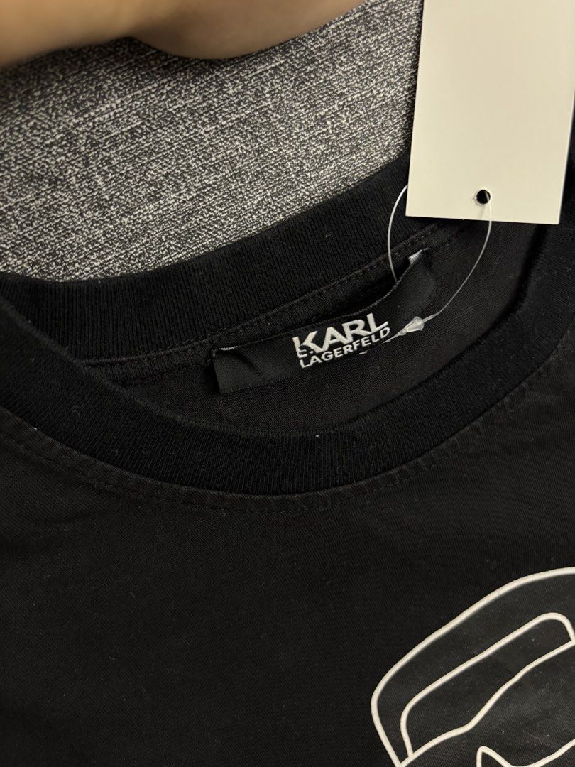 Karl Lagerfeld Black Shirt (Category: Shirts) located in San Fernando. Submitted by kayemanalac_05 (Listing ID 1462109559, Image 2). Description: .