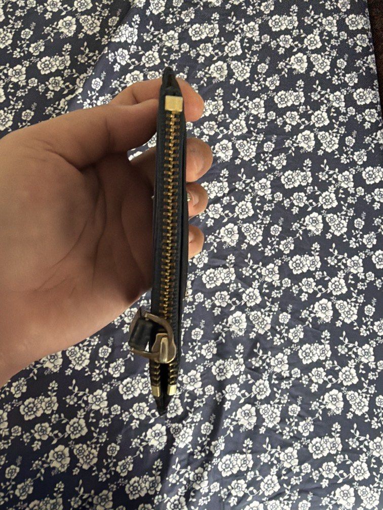 Kate Spade Cardholder (Category: Wallets & Card holders) located in Cabanatuan. Submitted by rosecii (Listing ID 1462100696, Image 2). Description: Authentic Cardholder.