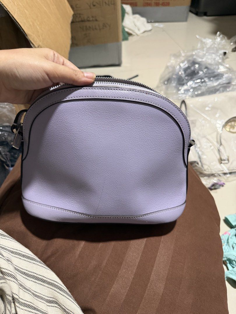 kate spade sling bag (Category: Cross-body Bags) located in Quezon City. Submitted by mariamaharba7798 (Listing ID 1462114550, Image 2). Description: pm for more details good as new may issue lang nahiwa sa last picture .