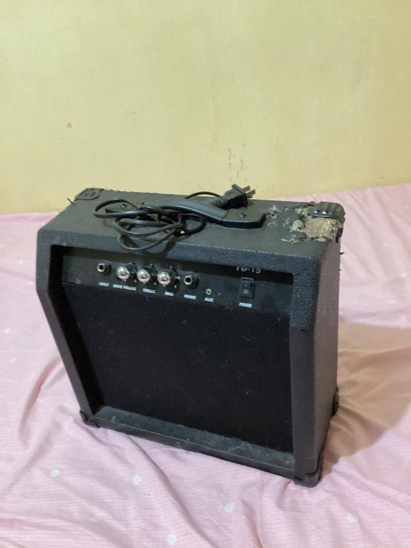 KAWES ELECTRIC GUITAR SET (Category: Musical Instruments) located in Manila. Submitted by noxecretxoxo (Listing ID 1462229879, Image 2). Description: Kawes Electric Guitar + 15W Amplifier ✨ Inclusions: * 🎸 Kawes Electric Guitar * 🔊 15W Amplifier * 🎶 Guitar Cable Condition: * Guitar is in good condition * Amplifier is fully functional and performs well * There is a scratch/damage on the side of the amplifier caused by a cat * Damage is only cos