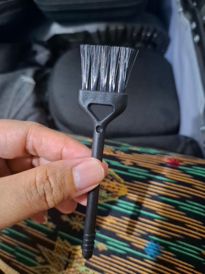 Keyboard Cap Puller/Brush (Category: Computer Keyboard) located in Mandaluyong City. Submitted by dvoshore2018 (Listing ID 1462174086, Image 3). Description: Keyboard cleaner from my Dark Alien K83 bluetooth wireless keyboard. Naka tambak lang. Hindi ko naman kelangan..