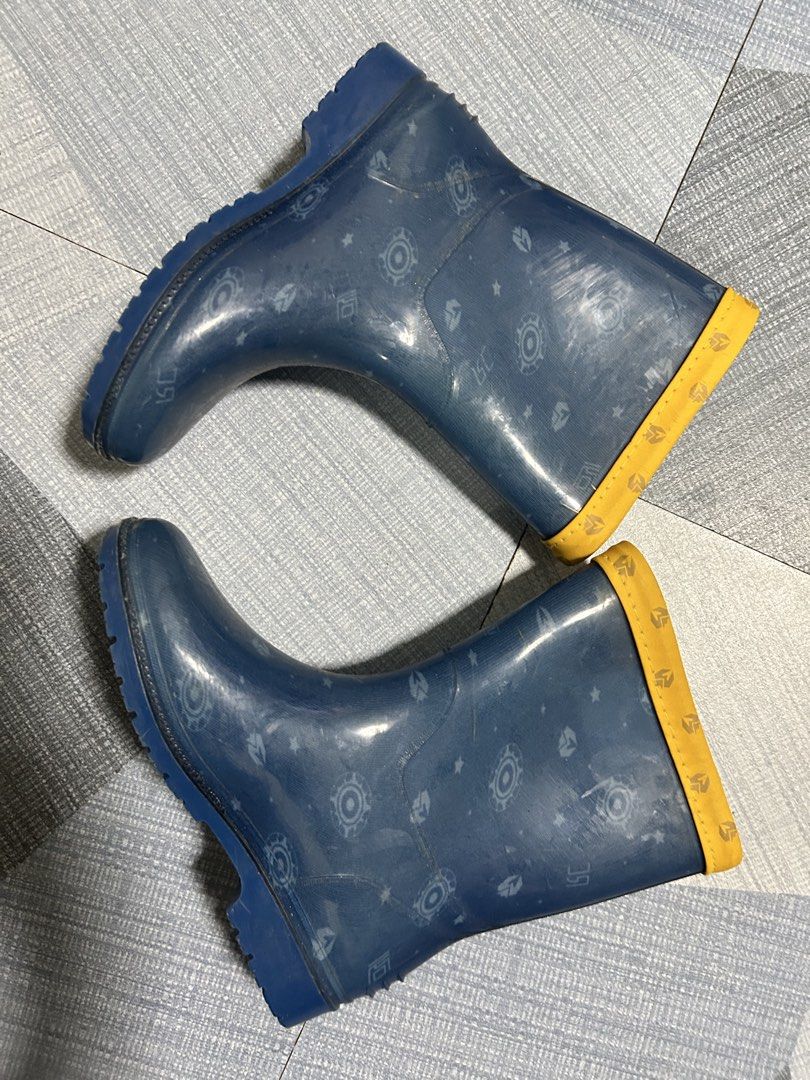 Kids Blue Rain Boots (Category: Babies & Kids Fashion) located in Quezon City. Submitted by jjsurplus_23 (Listing ID 1462204628, Image 3). Description: .