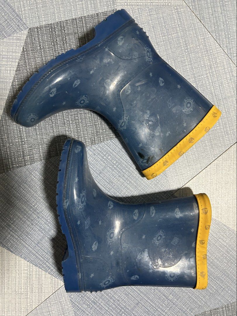 Kids Blue Rain Boots (Category: Babies & Kids Fashion) located in Quezon City. Submitted by jjsurplus_23 (Listing ID 1462204628, Image 2). Description: .