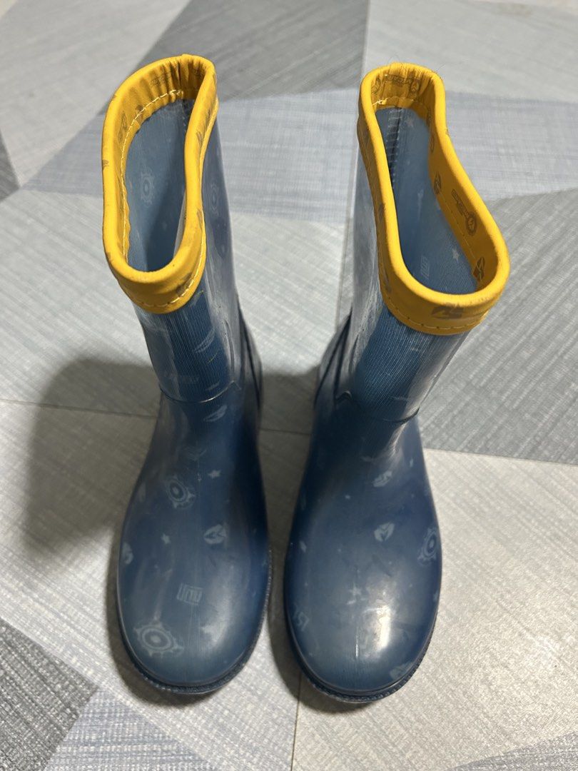 Kids Blue Rain Boots (Category: Babies & Kids Fashion) located in Quezon City. Submitted by jjsurplus_23 (Listing ID 1462204628, Image 1). Description: .