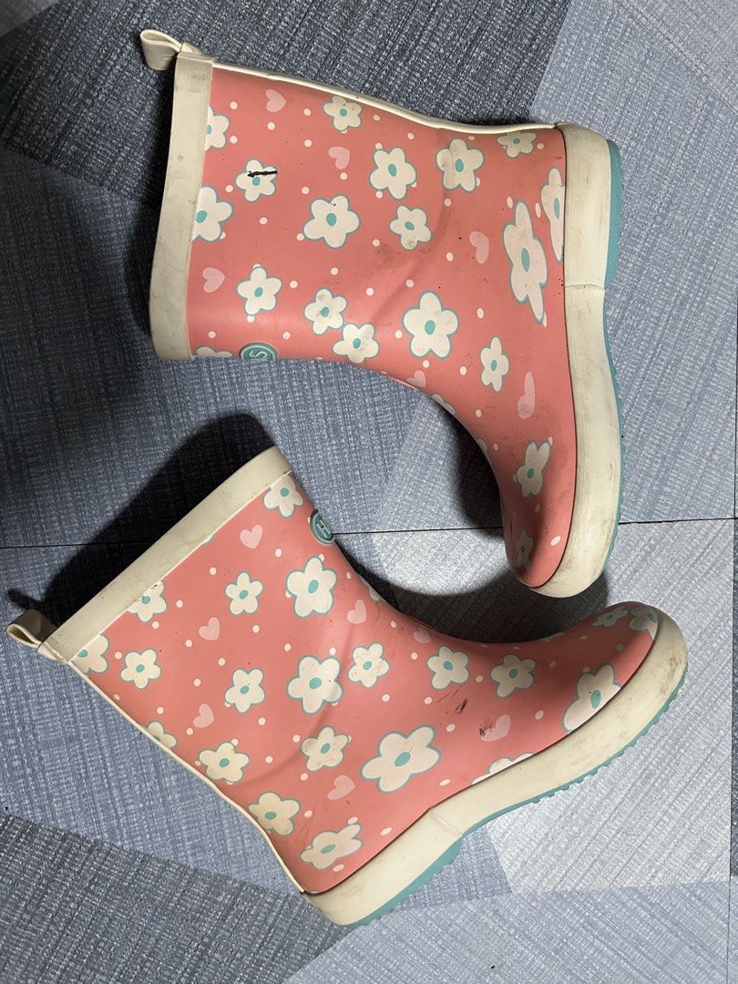 Kids Flower Rain Boots (Category: Babies & Kids Fashion) located in Quezon City. Submitted by jjsurplus_23 (Listing ID 1462203510, Image 2). Description: .