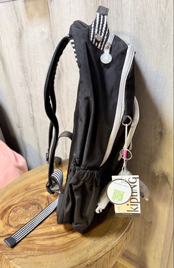 Kipling （分類：背包）位於 Hong Kong。 由 muigi_jimmy 提交（商品編號 1462043116，圖片 4）。簡介： 全新多用途背包。