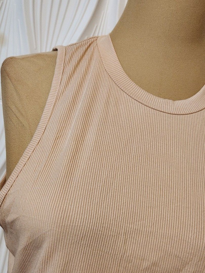 Knitted crop top Large to XL (Category: Blouses) located in Marikina City. Submitted by KanamiFinds (Listing ID 1462146574, Image 2). Description: Bust: 36 to 46 inches length: 17 inches from shoulders waist: 32 to 36.