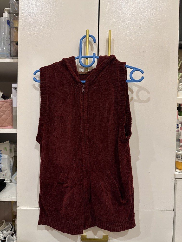 Knitted hoodie (Category: Others Tops) located in Imus. Submitted by mysticstar_f121de (Listing ID 1462119490, Image 1). Description: .