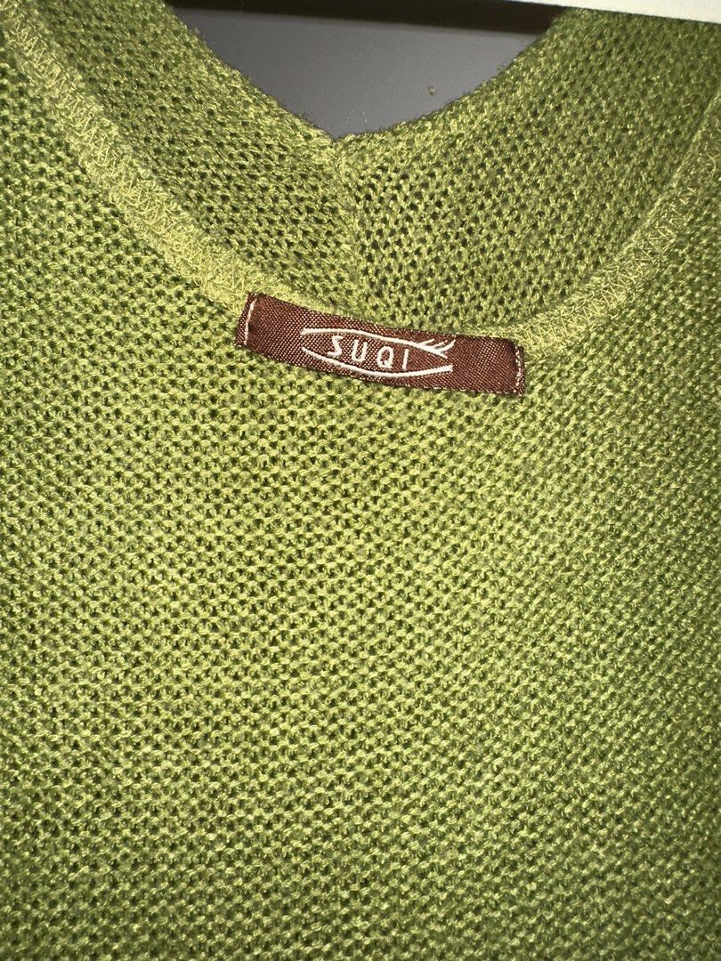 Knitted Sleeveless top (Category: Sleeveless) located in Taguig. Submitted by juansevie143 (Listing ID 1462180723, Image 3). Description: Green knitted sleeveless top..