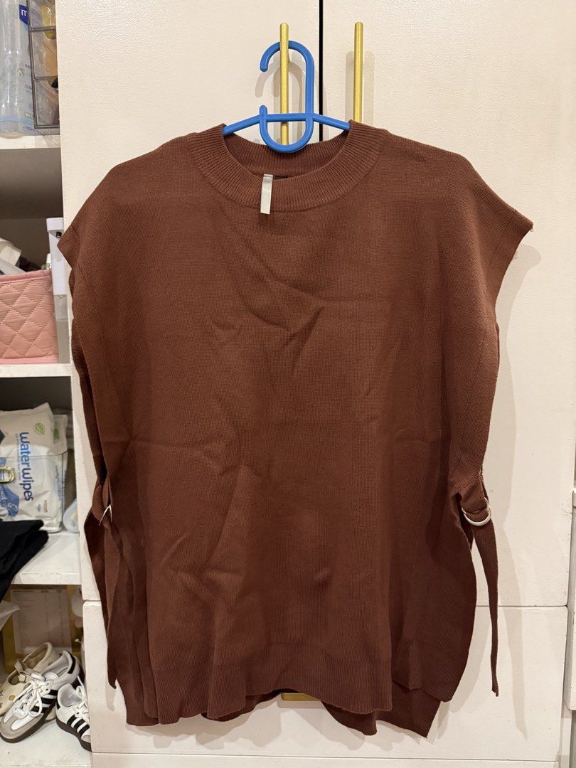 Knitted top (Category: Others Tops) located in Imus. Submitted by mysticstar_f121de (Listing ID 1462118059, Image 1). Description: .