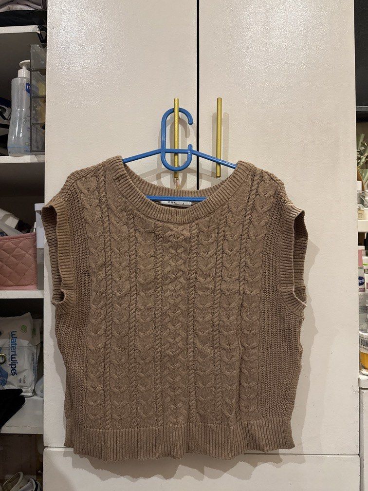 Knitted top (Category: Others Tops) located in Imus. Submitted by mysticstar_f121de (Listing ID 1462120329, Image 1). Description: .