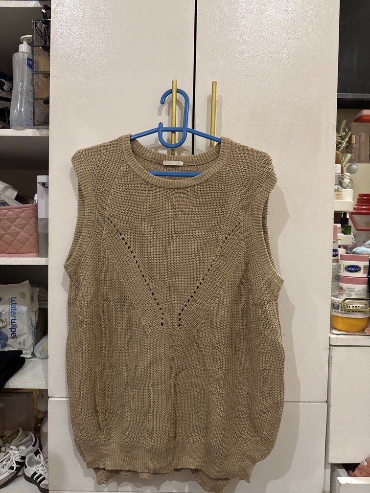 Knitted top (Category: Others Tops) located in Imus. Submitted by mysticstar_f121de (Listing ID 1462120881, Image 1). Description: .