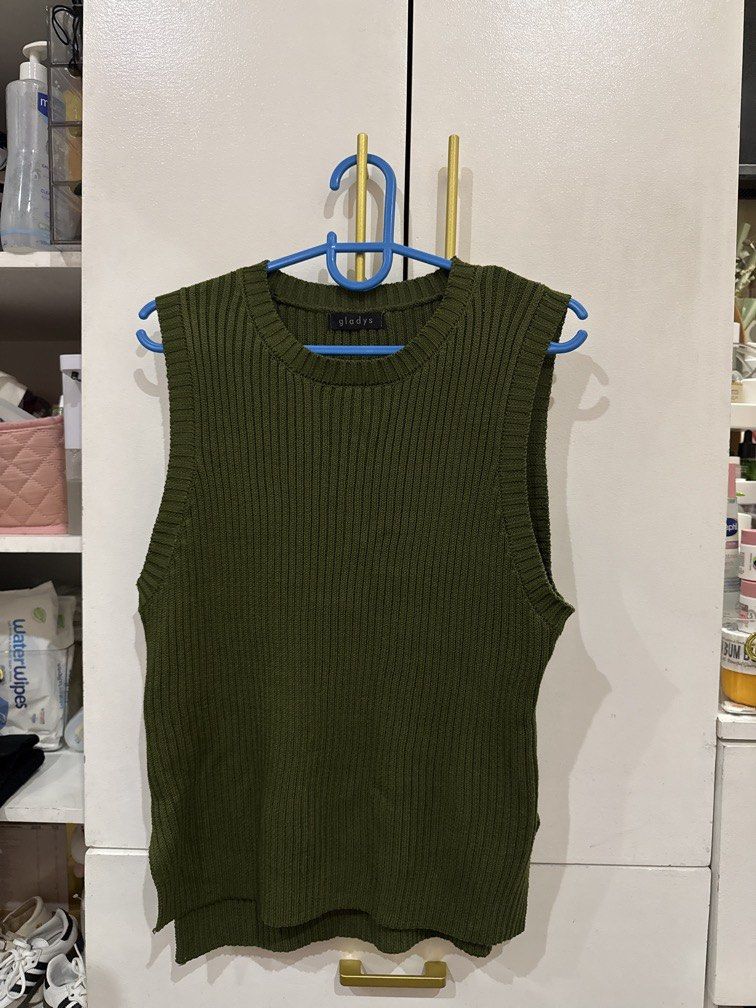 Knitted top (Category: Others Tops) located in Imus. Submitted by mysticstar_f121de (Listing ID 1462121256, Image 1). Description: .