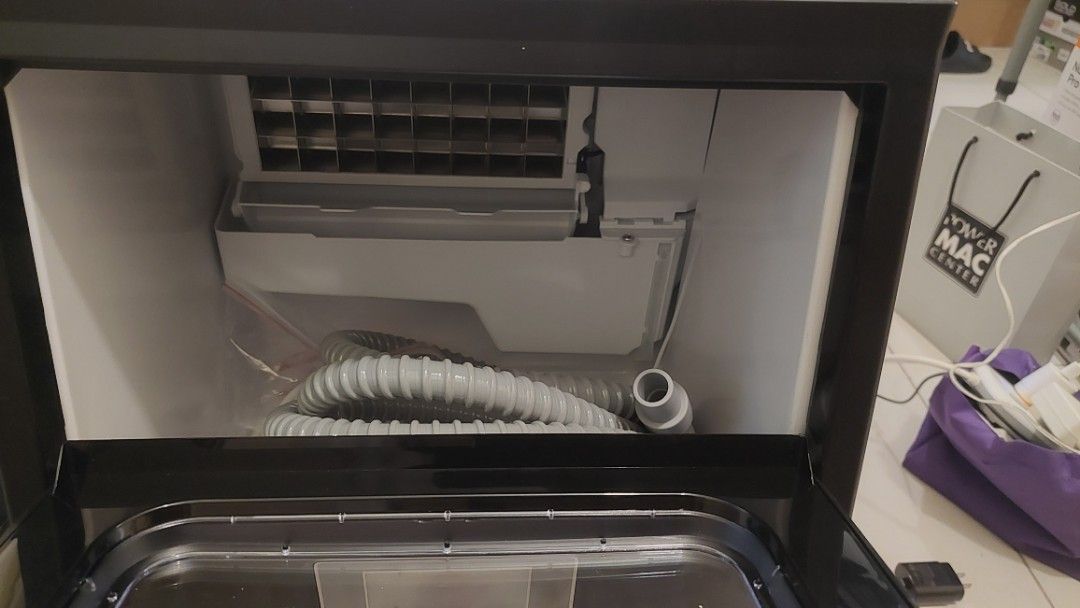Kogan 38kg Commercial Ice Maker (Category: Refrigerators and Freezers) located in Valenzuela. Submitted by katharos14 (Listing ID 1462261292, Image 2). Description: Kogan commercial ice marker 38kg Negotiable Meetups Yobs cafe - mabalacat - weekdays Trinoma/valenzuela - weekends.