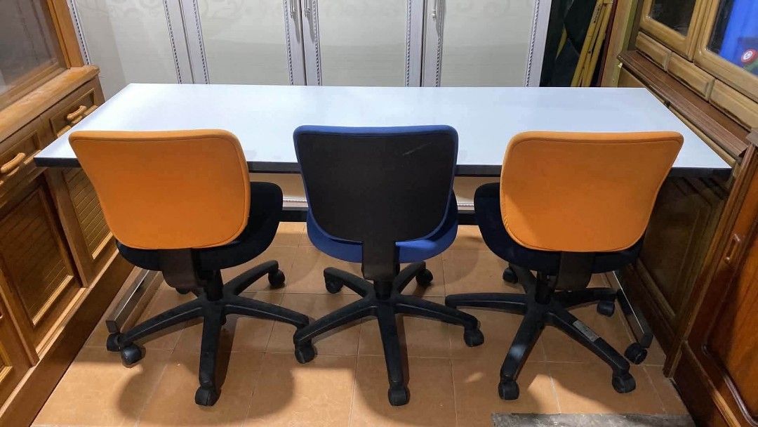Kokuyo Folding Computer Conference Table (Category: Office Furniture & Fixtures) located in Quezon City. Submitted by dannikkishoppe2 (Listing ID 1462252852, Image 2). Description: Kokuyo Folding Computer Conference Table ‼️₱6500‼️ L71 W23.5 H27.5 inches *folding *stainless legs *with wheels Please manage your expectations as there might be minimal flaws. Color may vary due to lighting, it may appear darker or lighter in person. Check photos firs