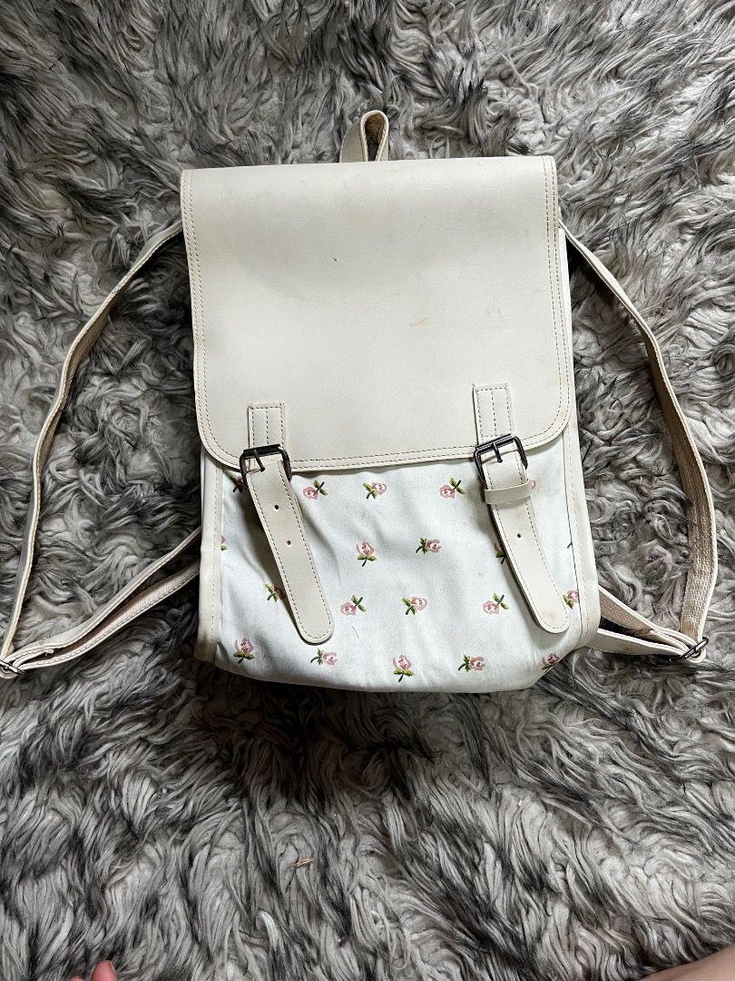 Korean Cream Floral Canvas Backpack (Category: Backpacks) located in Manila. Submitted by anngeline_reyes (Listing ID 1462163776, Image 1). Description: 👜 𝐂𝐫𝐞𝐚𝐦 𝐅𝐥𝐨𝐫𝐚𝐥 𝐂𝐚𝐧𝐯𝐚𝐬 𝐁𝐚𝐜𝐤𝐩𝐚𝐜𝐤 Price: ₱180 plus shipping Original Price: ₱500 (bought from Orange App) • Cream floral canvas with faux leather trim • Preloved — has stains on some areas • Missing one strap keeper loop • Still usable and functional “Sure buyer only” ⚠️ 📍