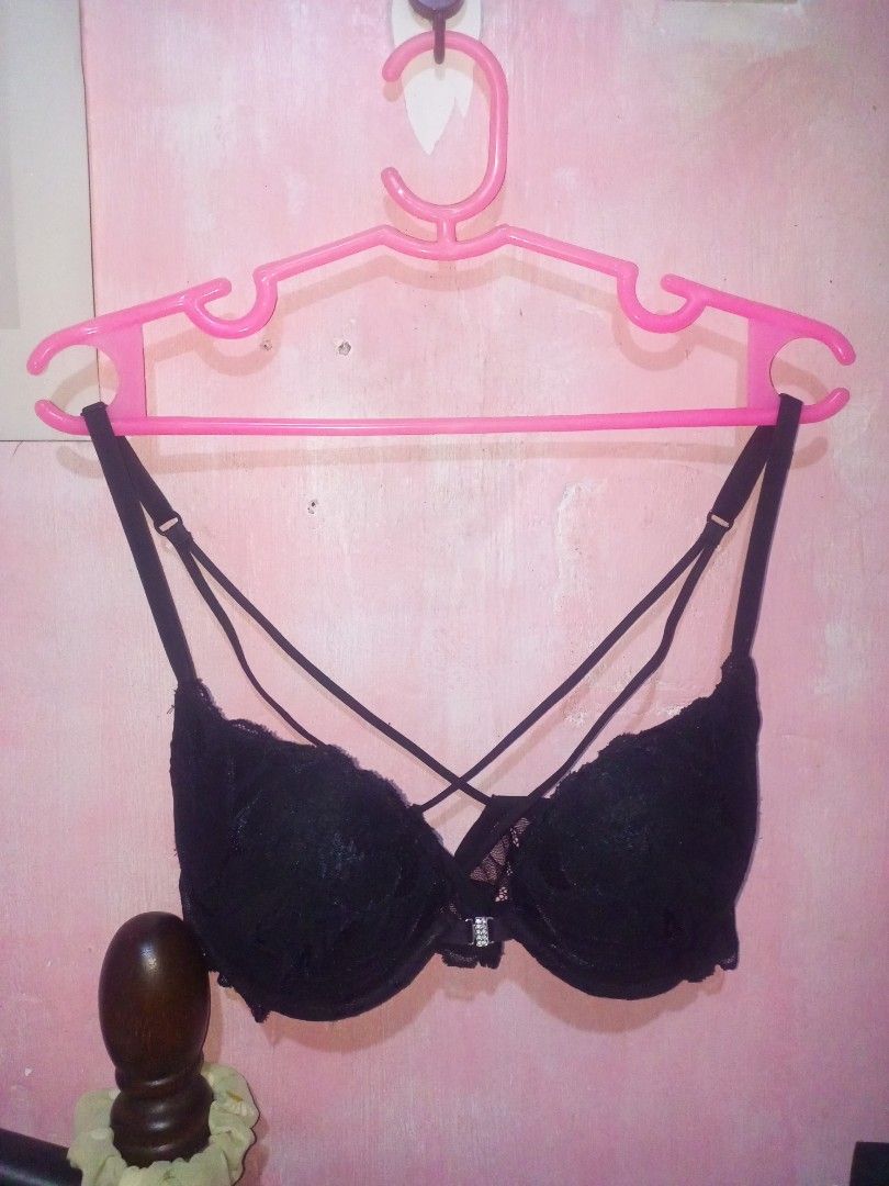 La Senza Front lock Lace Bra Size:34C (Category: Undergarments & Loungewear) located in Navotas City. Submitted by vanilla_sandalwood (Listing ID 1462100728, Image 1). Description: -Brand: La Senza -Color: Black -Front lock Push Underwire Bra -Like New -Size:34C -Good condition.
