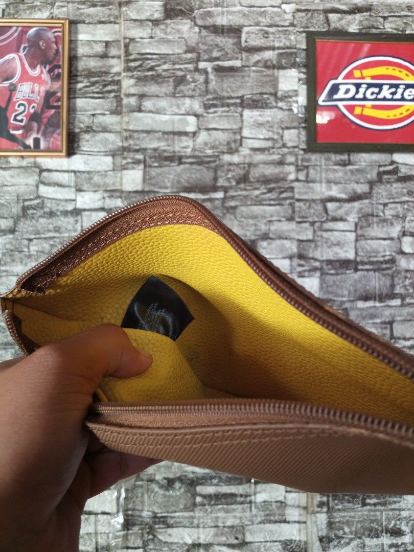 Lacoste clutch bag (Category: Belt bags, Clutches and Pouches) located in Cavite. Submitted by goodluckythrifty (Listing ID 1460008769, Image 2). Description: .