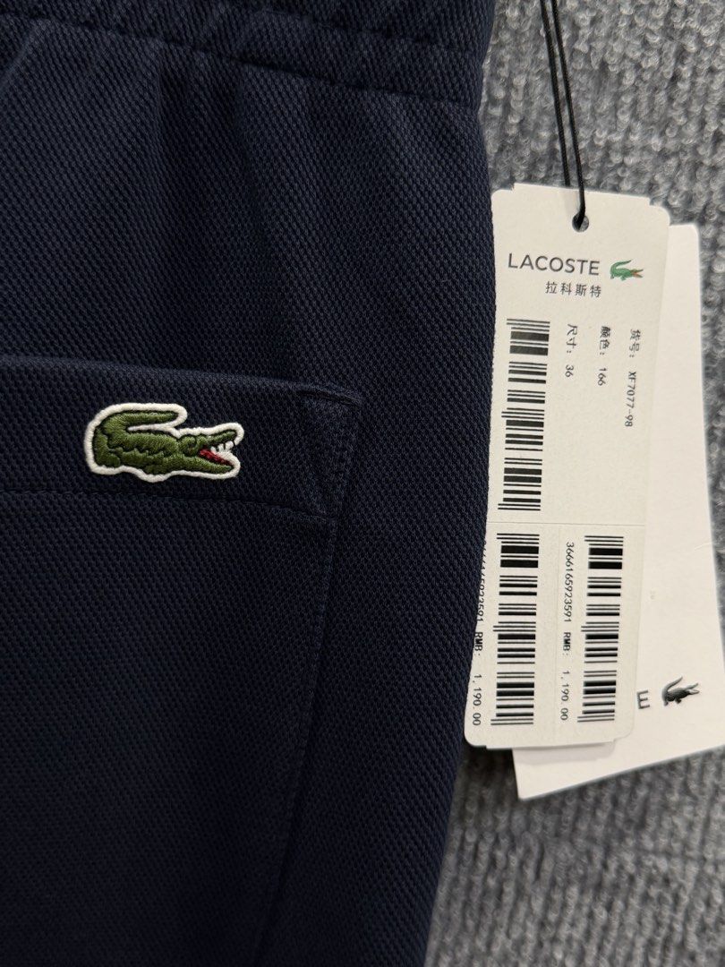 Lacoste Navy Blue Jogger Sweatpants (Category: Activewear) located in Marikina City. Submitted by grindmanila (Listing ID 1462120874, Image 3). Description: UNISEX 📌 LARGE FITS✔️ SIZE: 36 ON TAG 30 - 35 WAISTLINE 38 LENGTH BRANDNEW✅.