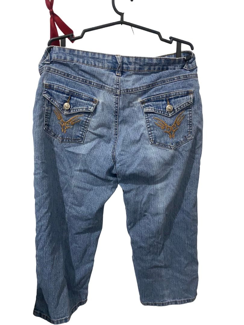 medium to large size denim capris (Category: Jeans) located in Quezon City. Submitted by kastiel00 (Listing ID 1462198698, Image 2). Description: .