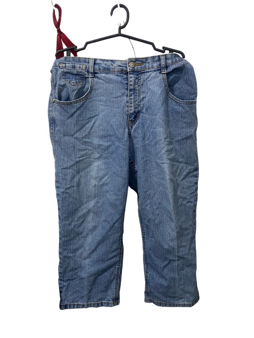 medium to large size denim capris (Category: Jeans) located in Quezon City. Submitted by kastiel00 (Listing ID 1462198698, Image 1). Description: .