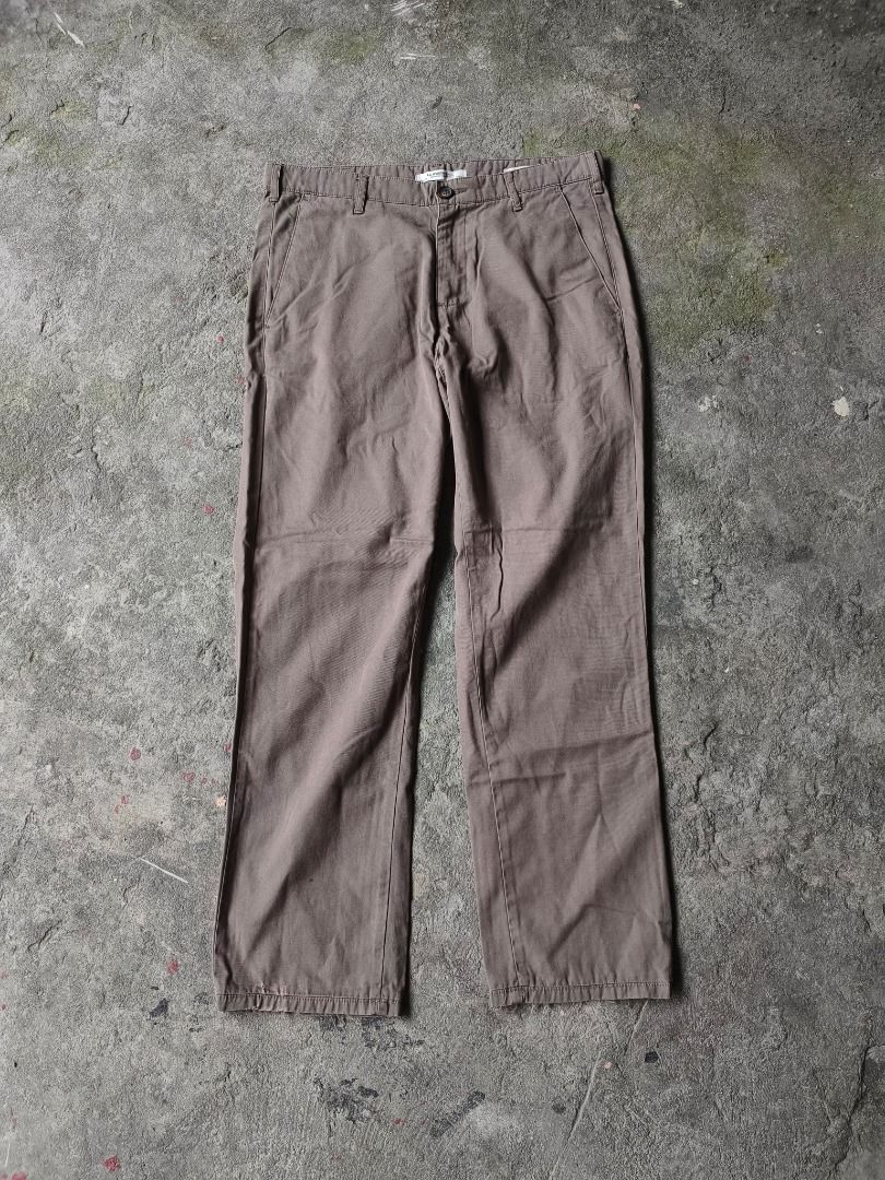 LC Waikiki Basic Chinos Regular Fit Trousers (Category: Trousers) located in Cavite. Submitted by benta.ni.jm (Listing ID 1462048490, Image 1). Description: Waist: 32" Length: 38.5" Thigh: 12" Hem: 7.5" Condition: 9/10 Color Rate: 10/10 Issue: hem 📩📩📩.