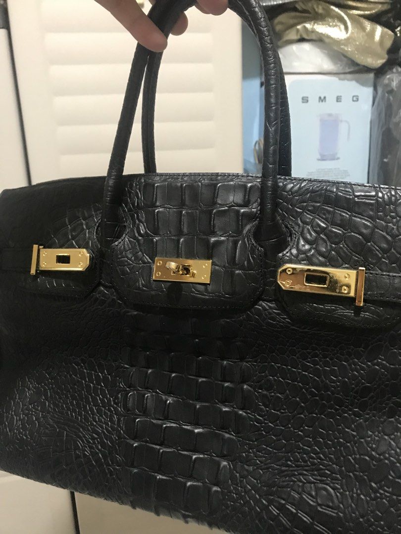 Leather birkin (Category: Tote Bags) located in Balete No 2. Submitted by troyesybang (Listing ID 1462104098, Image 2). Description: Leather from italy Sf to j&t Like new some sign of handling only Avail.