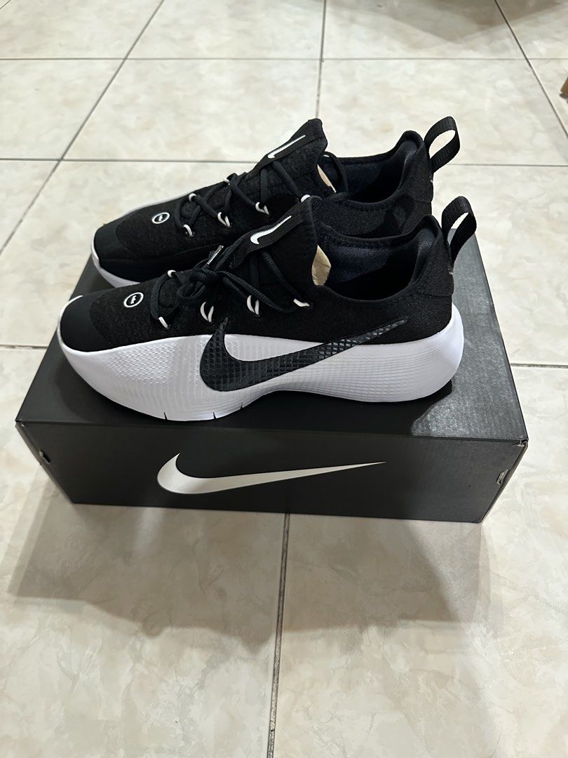 LeBron TR1 (Nike) (Category: Sneakers) located in Manila. Submitted by vincent_11_ (Listing ID 1462123049, Image 2). Description: Brand new and original 💯 Size 9 Nego, PM! .