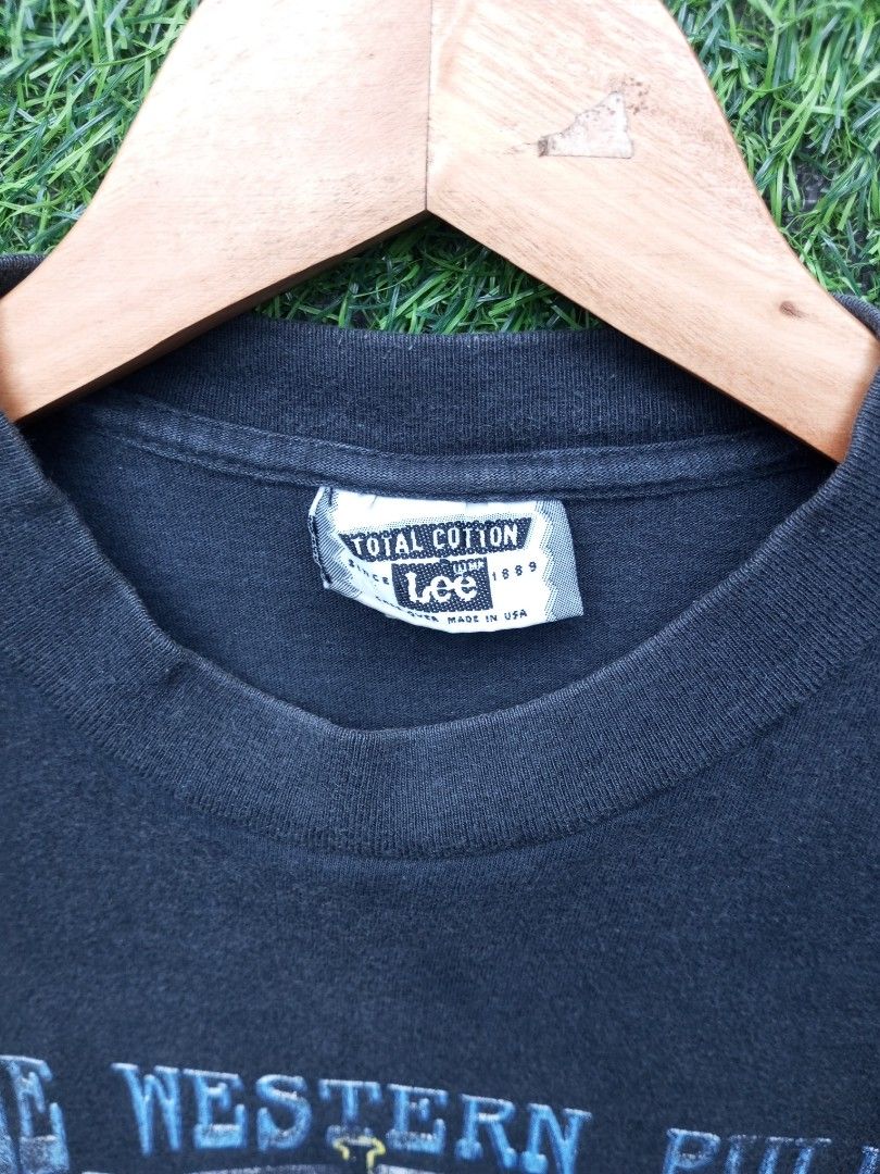 Lee (Category: Tshirts & Polo Shirts ) located in Santa Cruz. Submitted by romel_garments (Listing ID 1462141654, Image 3). Description: Lee excellent off/legit single stitch all over large best fit length 27 width 22 Cr 8/10 psg condition dm📩.