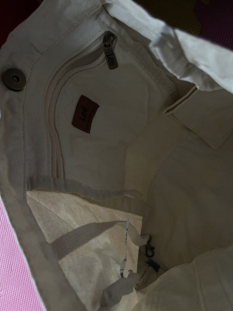 lee (Category: Tote Bags) located in Matanog. Submitted by jcamill3 (Listing ID 1462170891, Image 3). Description: lalaba lng po .