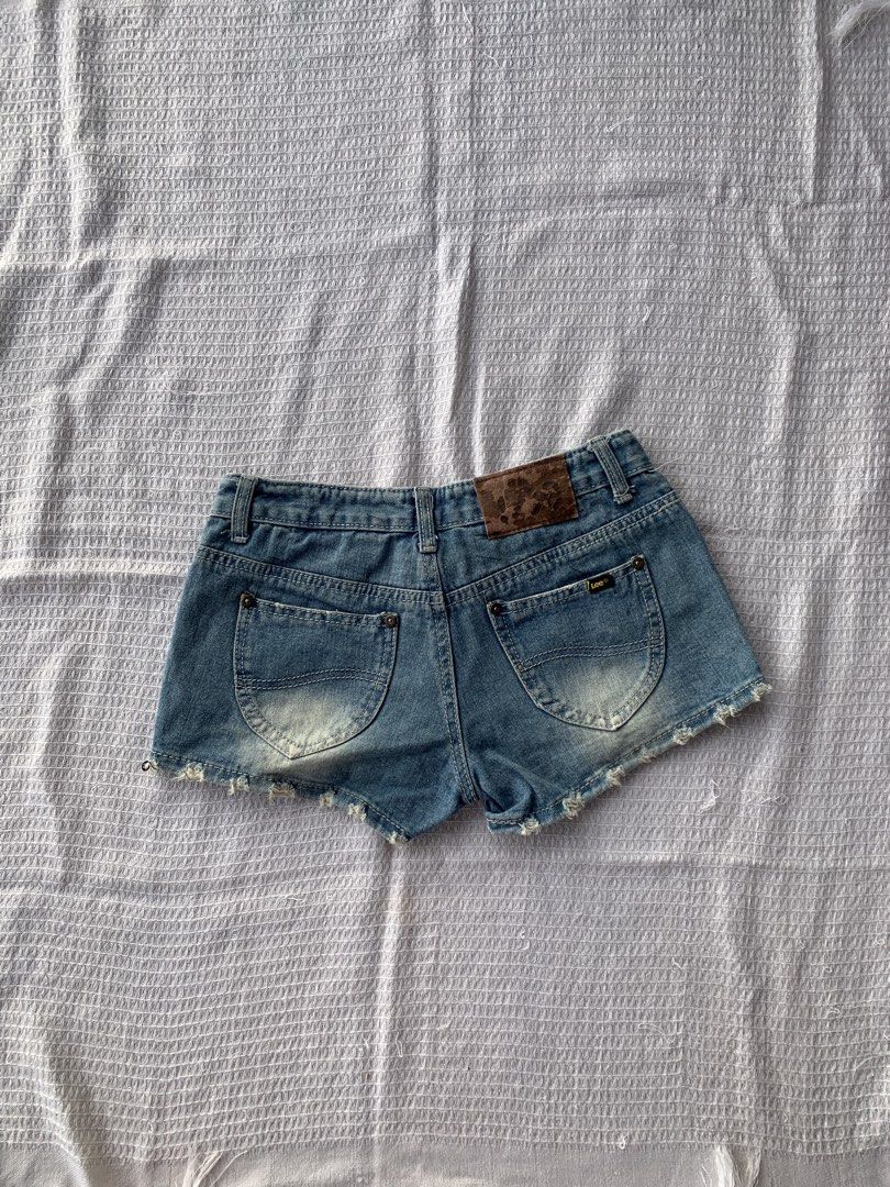 LEE low waist denim shorts (Category: Shorts) located in Cebu City. Submitted by hiddenlabel (Listing ID 1462261790, Image 2). Description: Size 24-25.