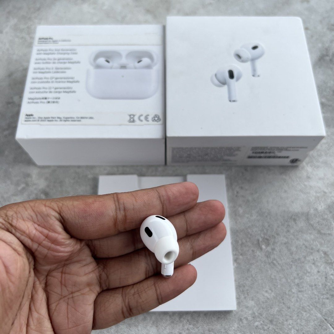 Left Pod Airpods Pro 2 Original (Lightning) (Category: Earphones) located in Cebu City. Submitted by luckyyfindss (Listing ID 1462118631, Image 2). Description: Left Pod Airpods Pro 2 Original (Lightning) I offer replacements to those missing or lost either charging case, left, and right Airpods this is the best for you 💯 - Still in great condition no issues - A2699 Model Number - All features are working - Cleaned and sanitized - Updated to lat
