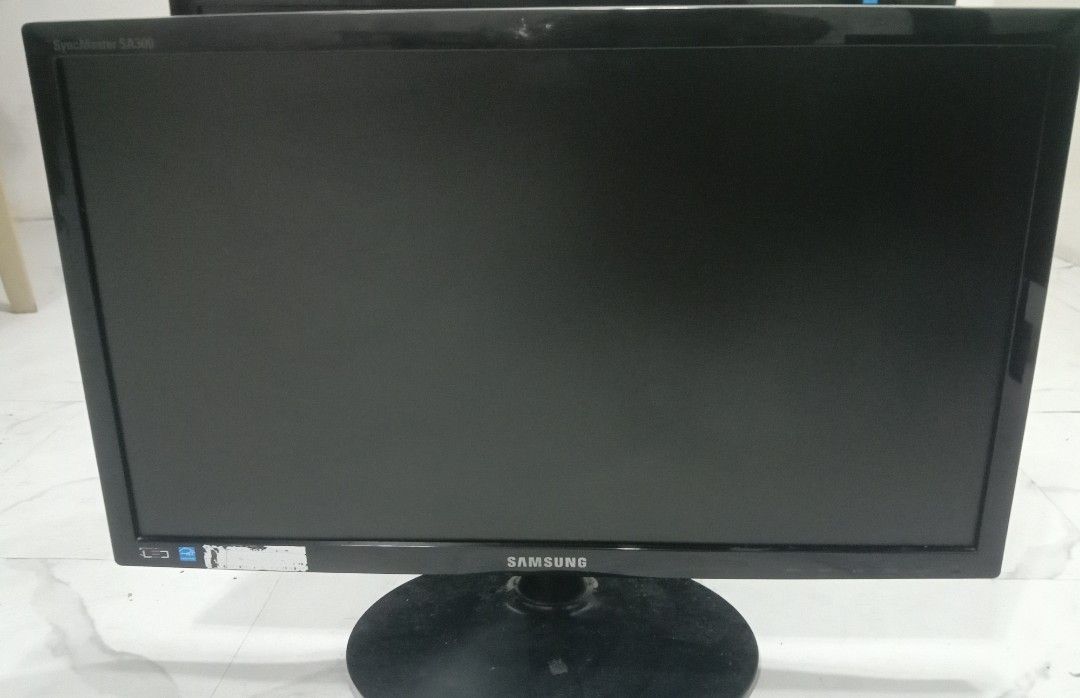 Lenovo, Acer, Samsung Computer Monitors (Category: Monitor Screens) located in Bulacan. Submitted by romil0704961168 (Listing ID 1462081967, Image 3). Description: - Lot of Computer Monitors for Sale - Brands: Lenovo, Acer, Samsung - Color: All Black - Ideal for Office or Home Use - Some Monitors Include Stands - Please check photos for individual monitor details - Ready for Pickup.