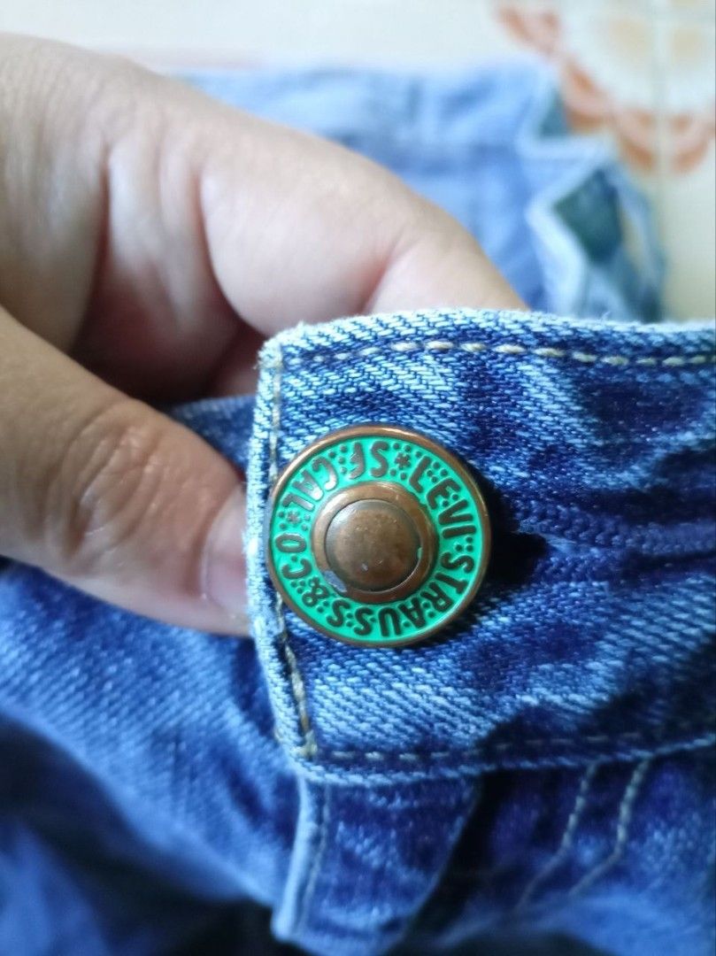 Levis (Category: Jeans) located in Bauko. Submitted by vayne123_turtle (Listing ID 1462066091, Image 3). Description: Levis Denim Jeans Removed tag altered/ repaired Size 36.