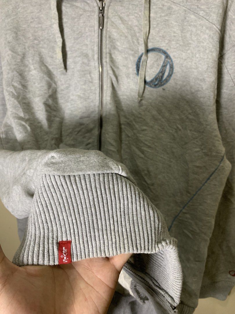 LEVIS (Category: Hoodies) located in Molave. Submitted by mysticbird_38213e (Listing ID 1462150793, Image 3). Description: Good as new No issue .