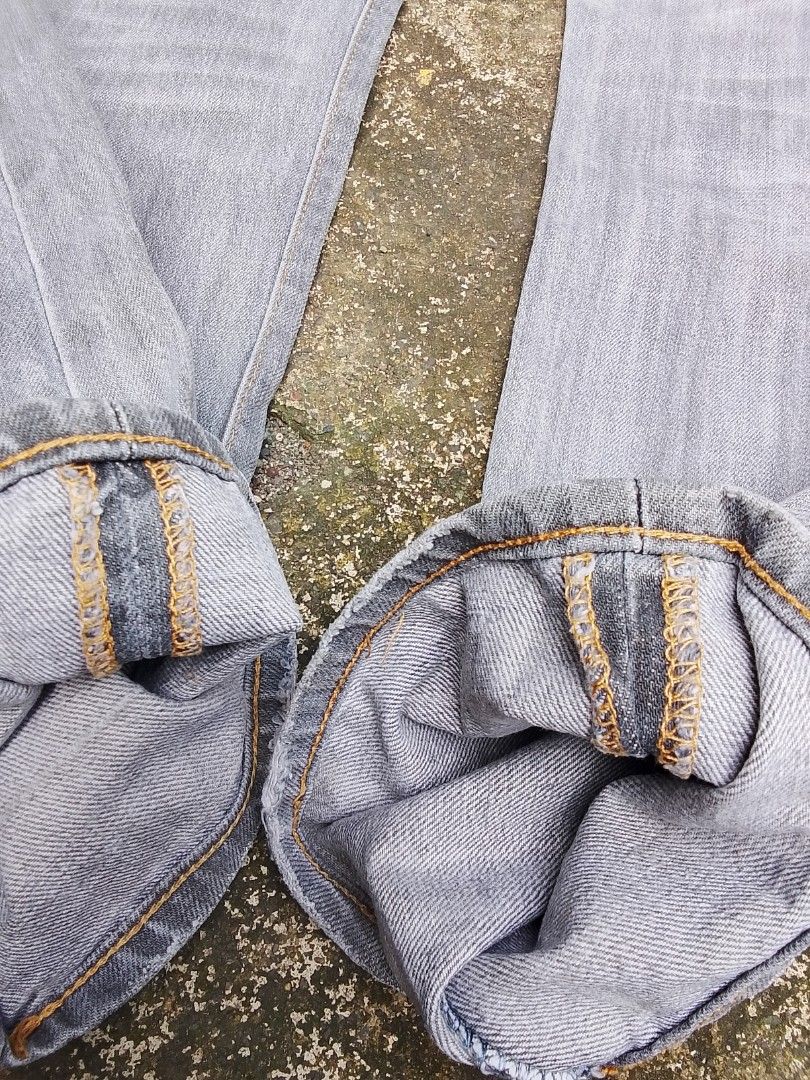 Levi's 501 (Category: Activewear) located in Bulacan. Submitted by jeromealejo (Listing ID 1462113328, Image 3). Description: 1k aspak 600each Ditress condition Both 31 size Wash mo lang ulet natambak lang sa kabinet. Color rate 9/10 Both.